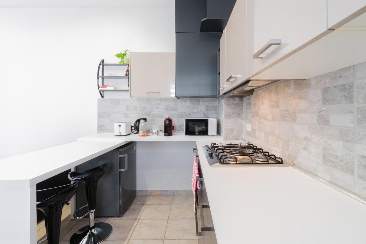 Apartment Viale Della Repubblica Free Parking E Wifi 1 Minute To Garda *